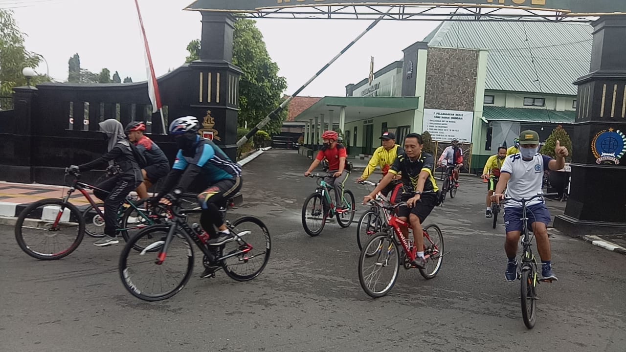 Tingkatkan Kesehatan, Kodim 0705/Magelang Gowes Bersama