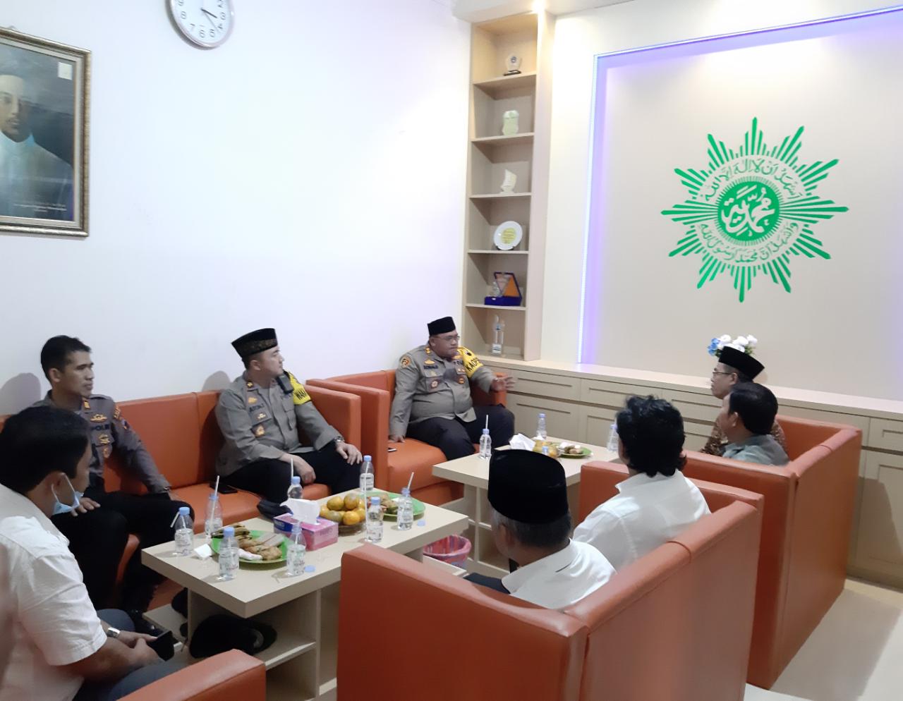 Kapolres Magelang beserta jajaran saat bertemu dengan pengurus PD Muhammadiyah Magelang (12/8/2020)-(Foto: istimewa)