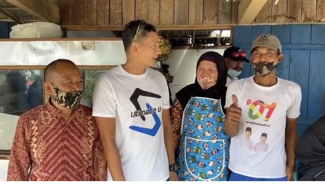 Nitizen Salah Fokus Saat Sandiaga Uno Makan Kupat Tahu di Magelang