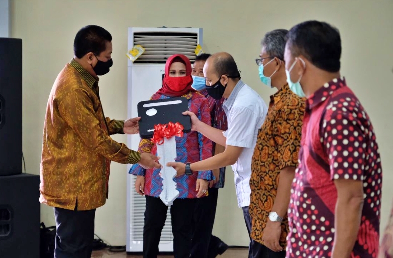 Bantuan operasional diberikan Wali Kota Magelang kepada perwakilan Ketua RT dan RW (22/9/2020)-(Foto: istimewa)