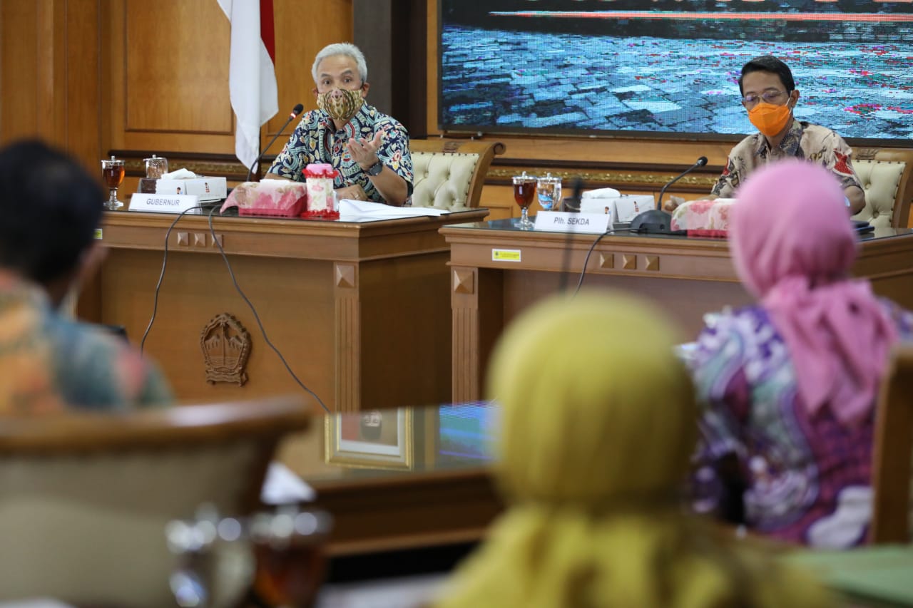 Ganjar Pimpin rapat penetapan denda bagi jajaran pemprov yang langgar protokol kesehatan (2/9/2020)