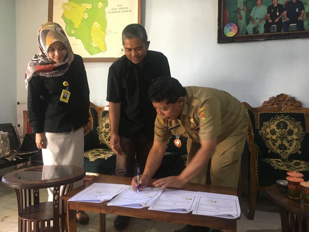 Kepala Desa Pandean Ngablak bersama Komisioner Bawaslu Kabupaten Magelang