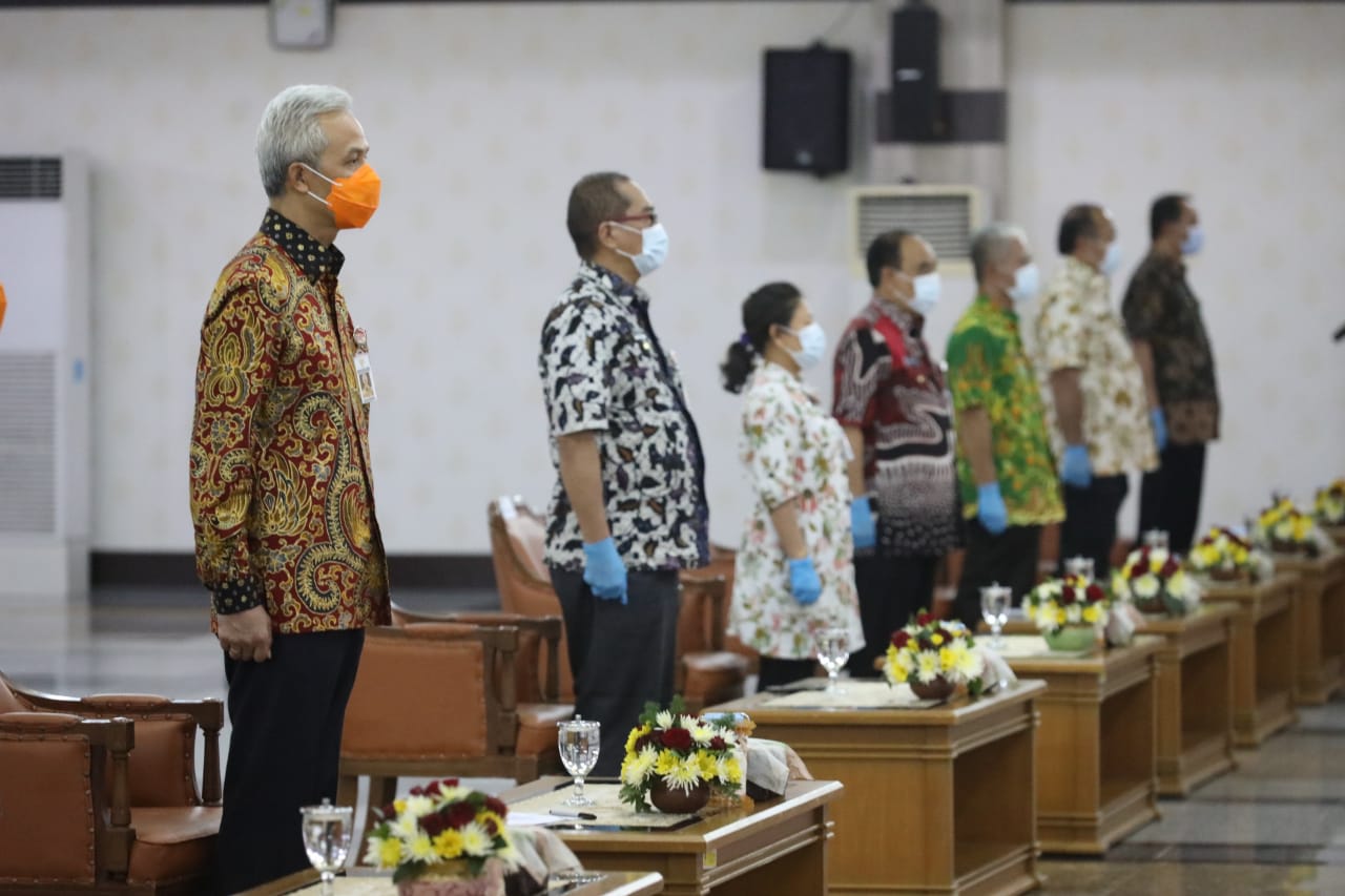 Pelantikan Tavip Supriyanto sebagai PJS Wali Kota Semarang oleh Ganjar Pranowo (25/9/2020)-(Foto: ihr)