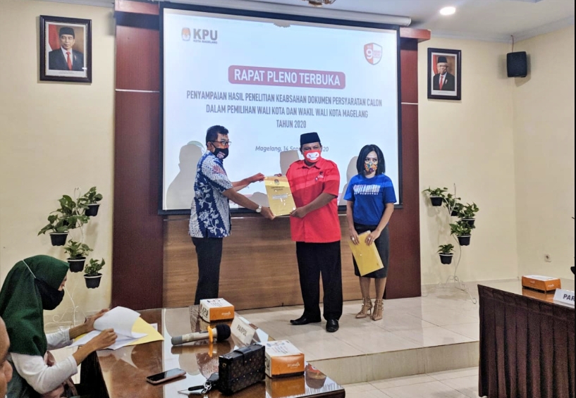 Pengembalian berkas baspaslon dari KPU ke Tim pengungsung Walikota Magelang (14/9/2020)-(Foto: Istimewa)