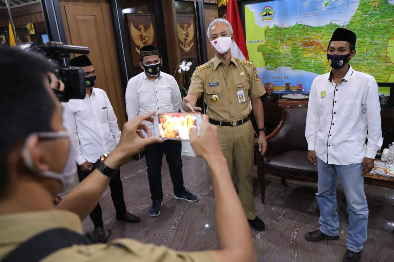 Gubernur Ganjar Pranowo menerima pengurus Perhimpunan Remaja Masjid Dewan Masjid Indonesia Jawa Tengah, Senin (14/9).