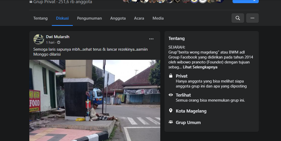 Viral, Kakek Penjual Sapu di Magelang Duduk Kecapean Dipinggir Jalan