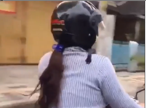 Viral Video Pengendara Motor di Magelang Pamerkan Celana Dalam