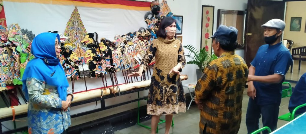 Asah Ketrampilan, 20 Penyandang Disabilitas di Kota Magelang Ikuti Latihan Kreasi Wayang Karton