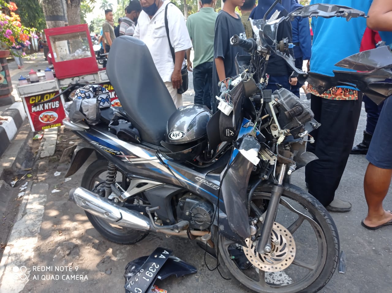 Sepeda Motor korban kecelakaan dengan mobil pick up di Sawitan (4/9/2020)-(Foto: bsn)