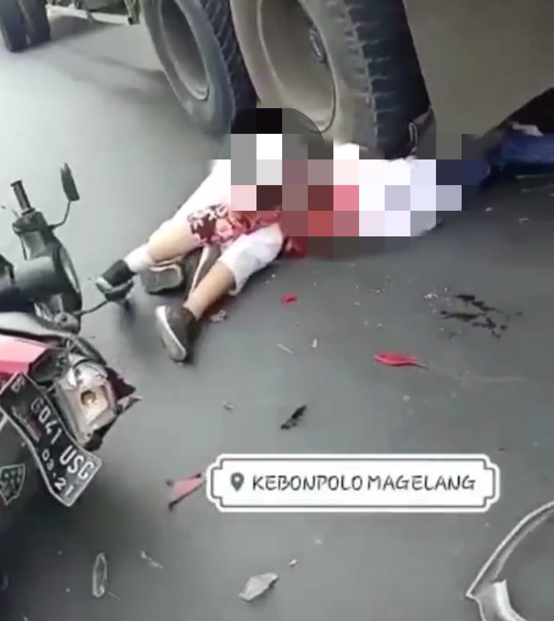 Tankapan layar dari video kecelakaan