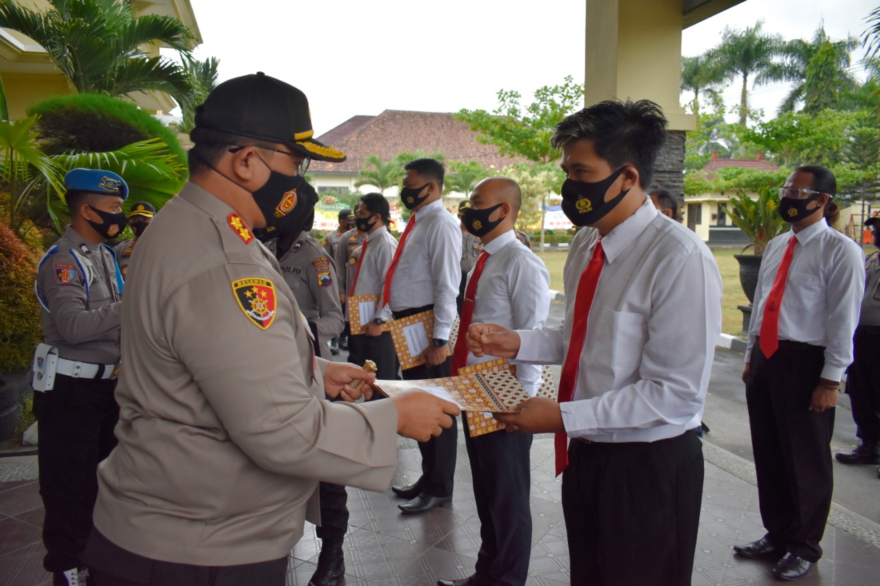 Berprestasi, 13 Personil Polres Magelang Dapat Reward