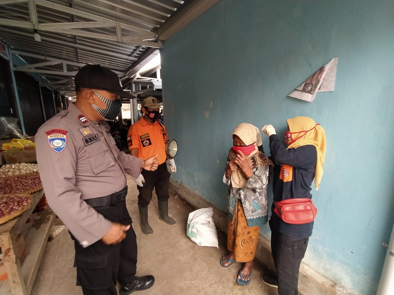 Cegah Covid-19, Tim Gabungan Gelar Penertiban Protokol Kesehatan di Pasar Beteng Salaman