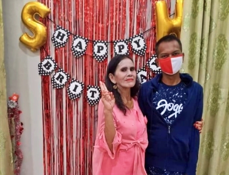 nenek 62 tahun nikahi pemuda 26 tahun