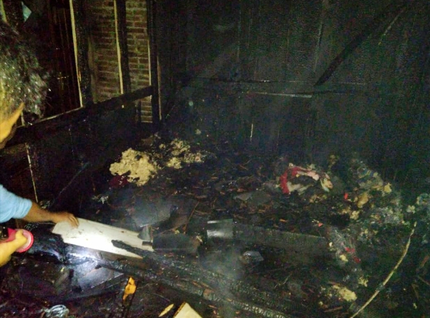 puing puing sisa kebakaran rumah seorang nenek di Bandongan (9/9/2020)-(Foto: Doc Damkar)