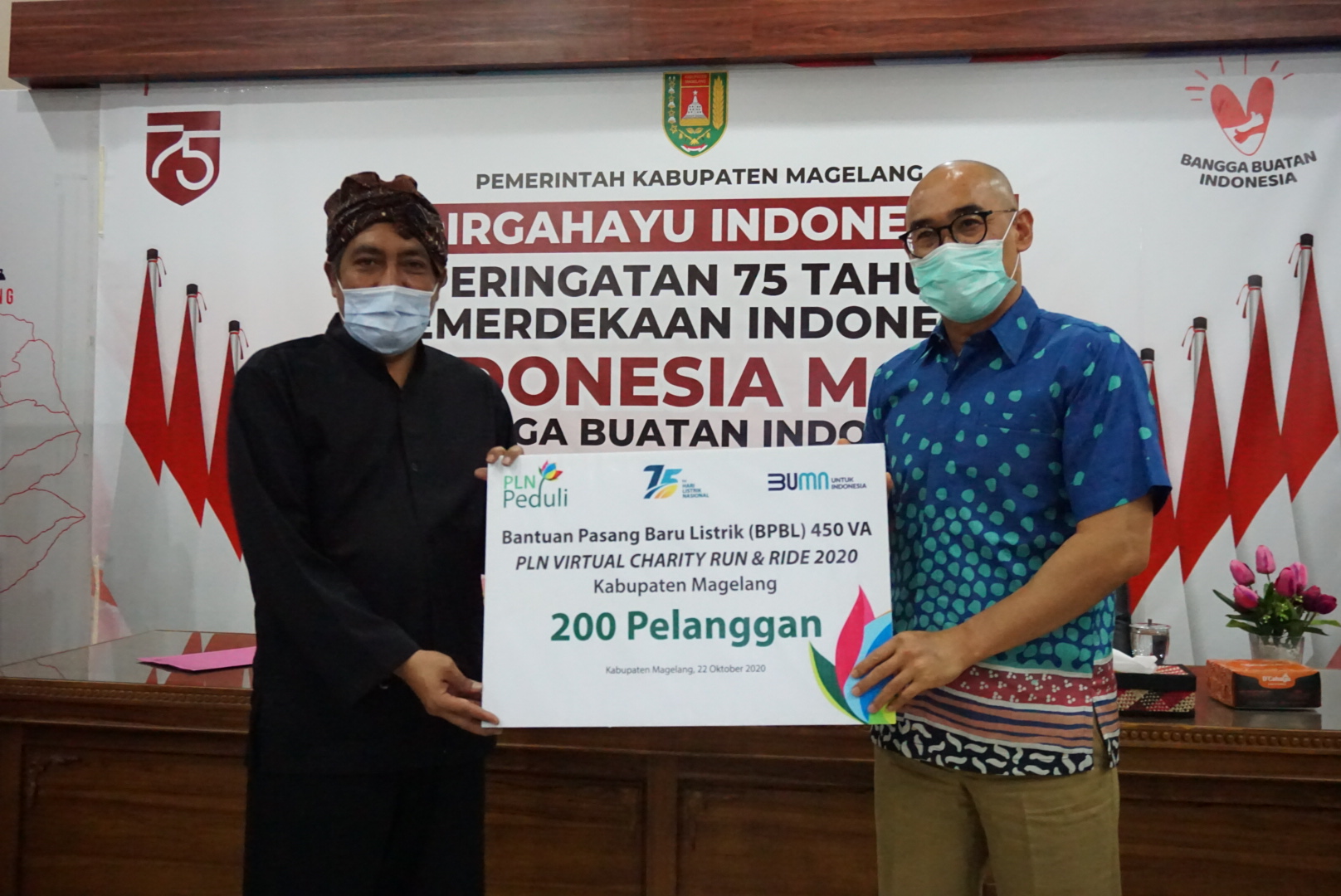 Bupati Magelang terima bantuan pemasangan listrik gratis dari PLN Jateng-DIY untuk 200 warganya (22/10/2020)-(Foto: istimewa)