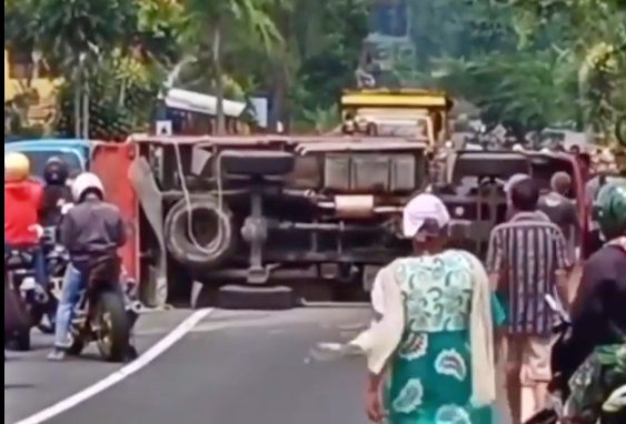 Kecelakaan Pakis (15/10)-(Foto: SS Video)