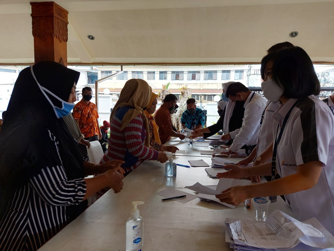 Proses administrasi penerima bantuan modal dari Pemkot Magelang (21/10/2020)-(Foto: istimewa)