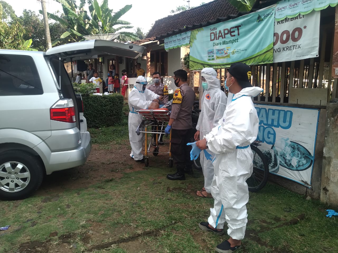 Proses evakuasi korban yang merupakan pesepeda ditemukan meninggal dunia (29/10/2020)-(Foto: Istimewa)