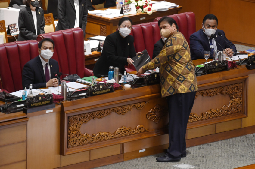 Unduh Draft UU Cipta Kerja Disini