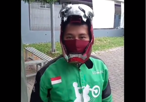 Viral!!! Driver Ojol Pakai Helm Iron Man, Ternyata Harganya Fantastis