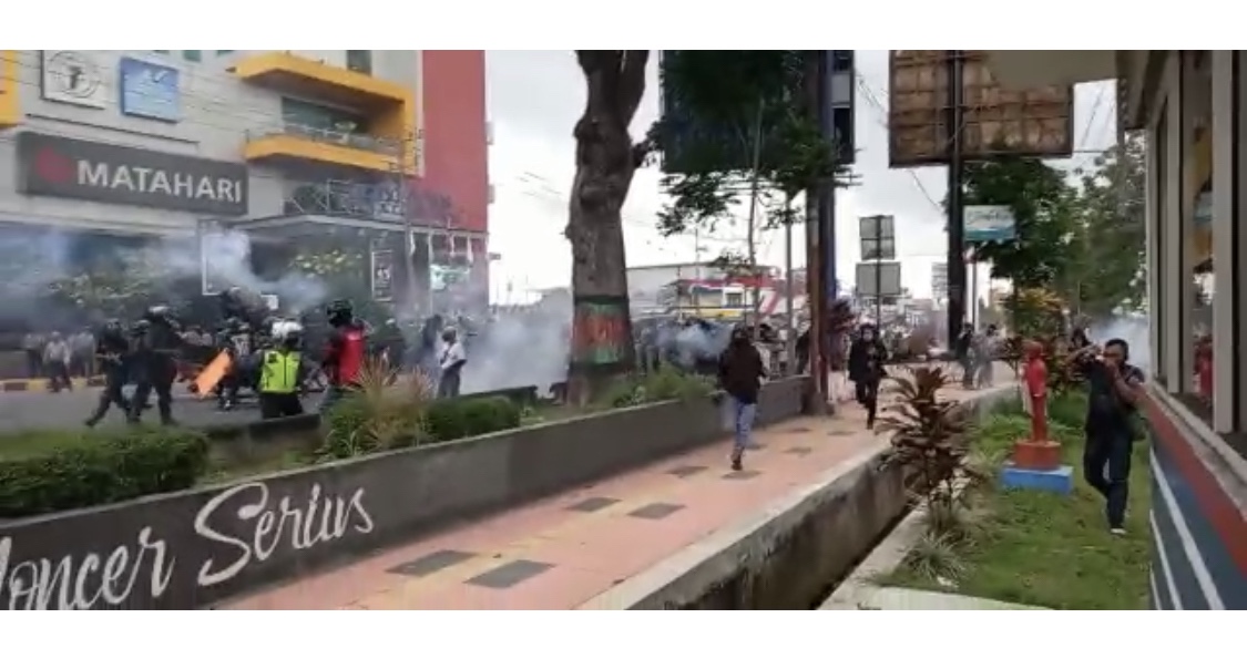 Aksi Penolakan UU Cipta Kerja di Simpang Artos Magelang Berakhir Ricuh