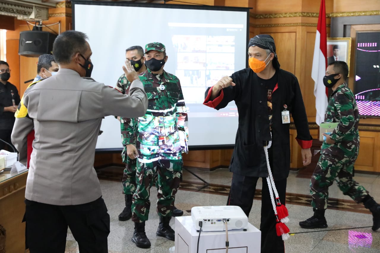 Ganjar Pimpin Rapat skenario kedaruratan Pilkada 2020 (26/11/2020)-(Foto: ihr)