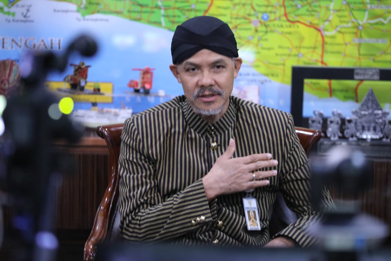 Gubernur Jawa Tengah Ganjar Pranowo saat diwawancarai awak media