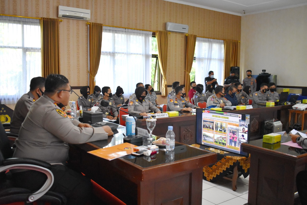Kapolres Magelang dan jajaran saat paparan virtual dengan tim evaluasi