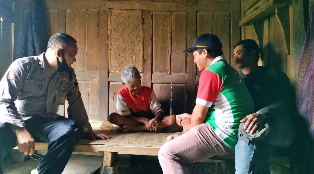 Narto Pawiro warga lereng merapi yang enggan diungsikan