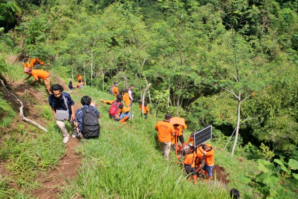 Pemasangan EWS di area titik pemantauan Banjir Bandang di Grabag