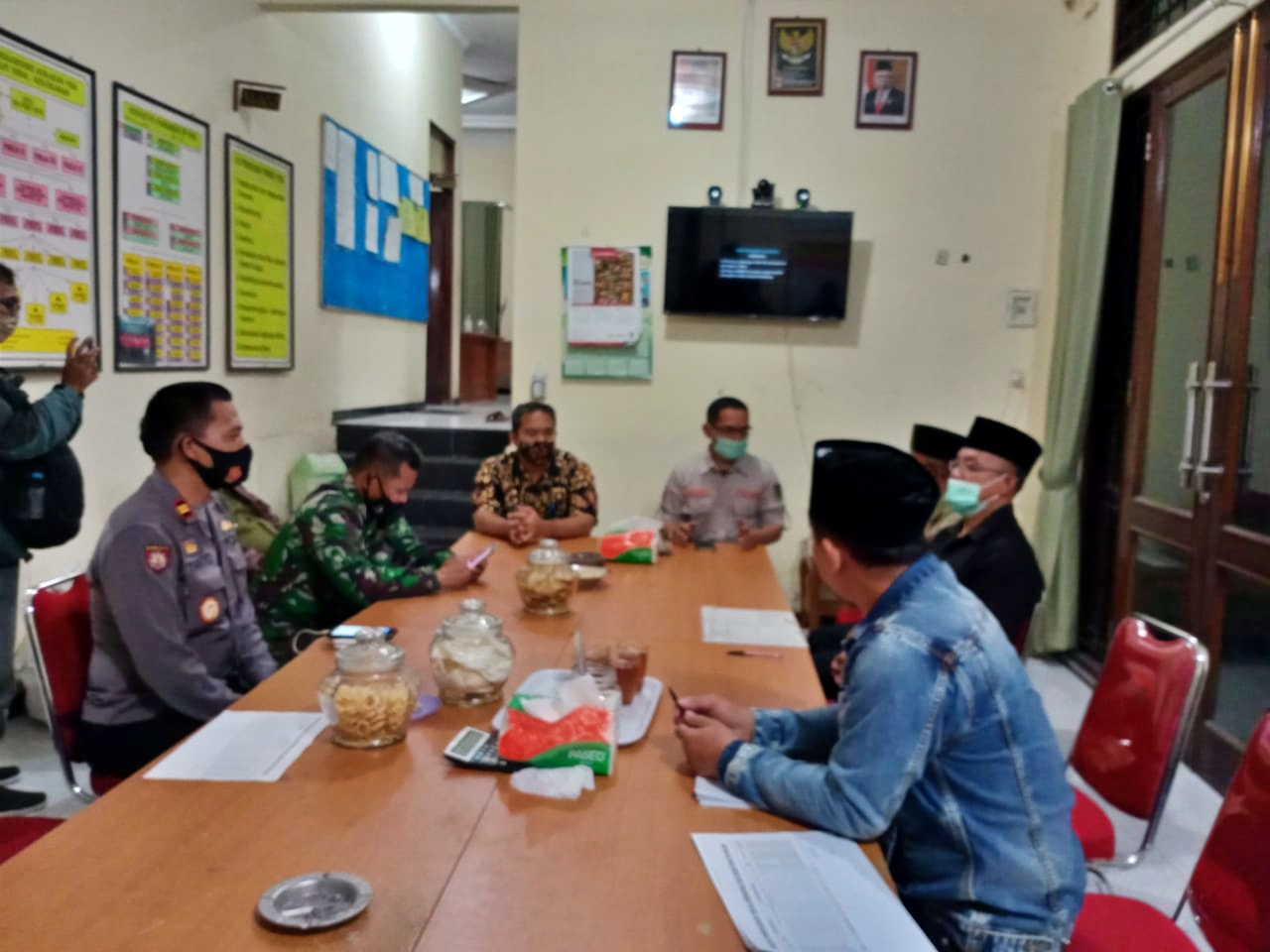 Rapat koordinasi proses evakuasi sejumlah warga lereng merapi di Kecamatan Dukun (5/11/2020)-(Foto: Istimewa)
