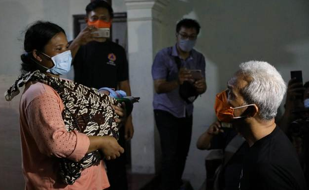 Kisah Bayi 15 Hari asal Magelang yang Mengungsi Akibat Merapi