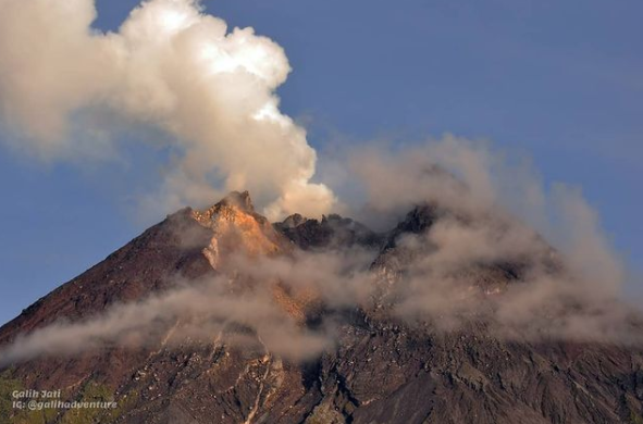 Muncul Sinar Di Puncak Merapi, Ini Penjelasan BPPTKG