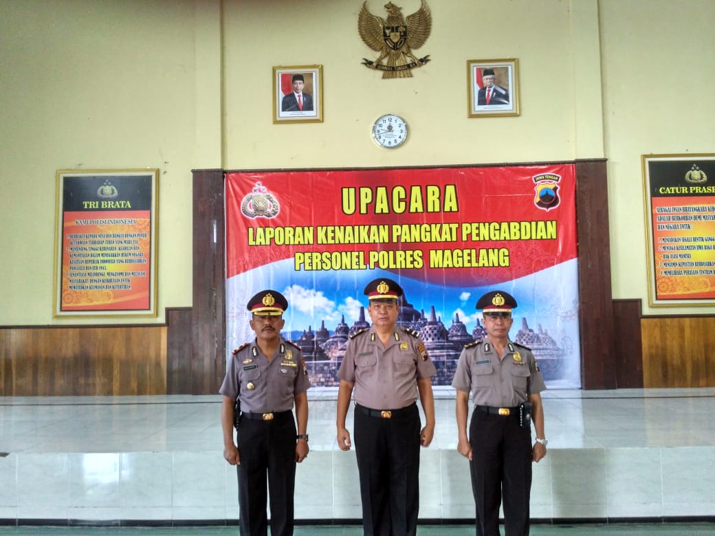 Tiga personil Polres Magelang yang mendapatkan kenaikan pangkat jabatan