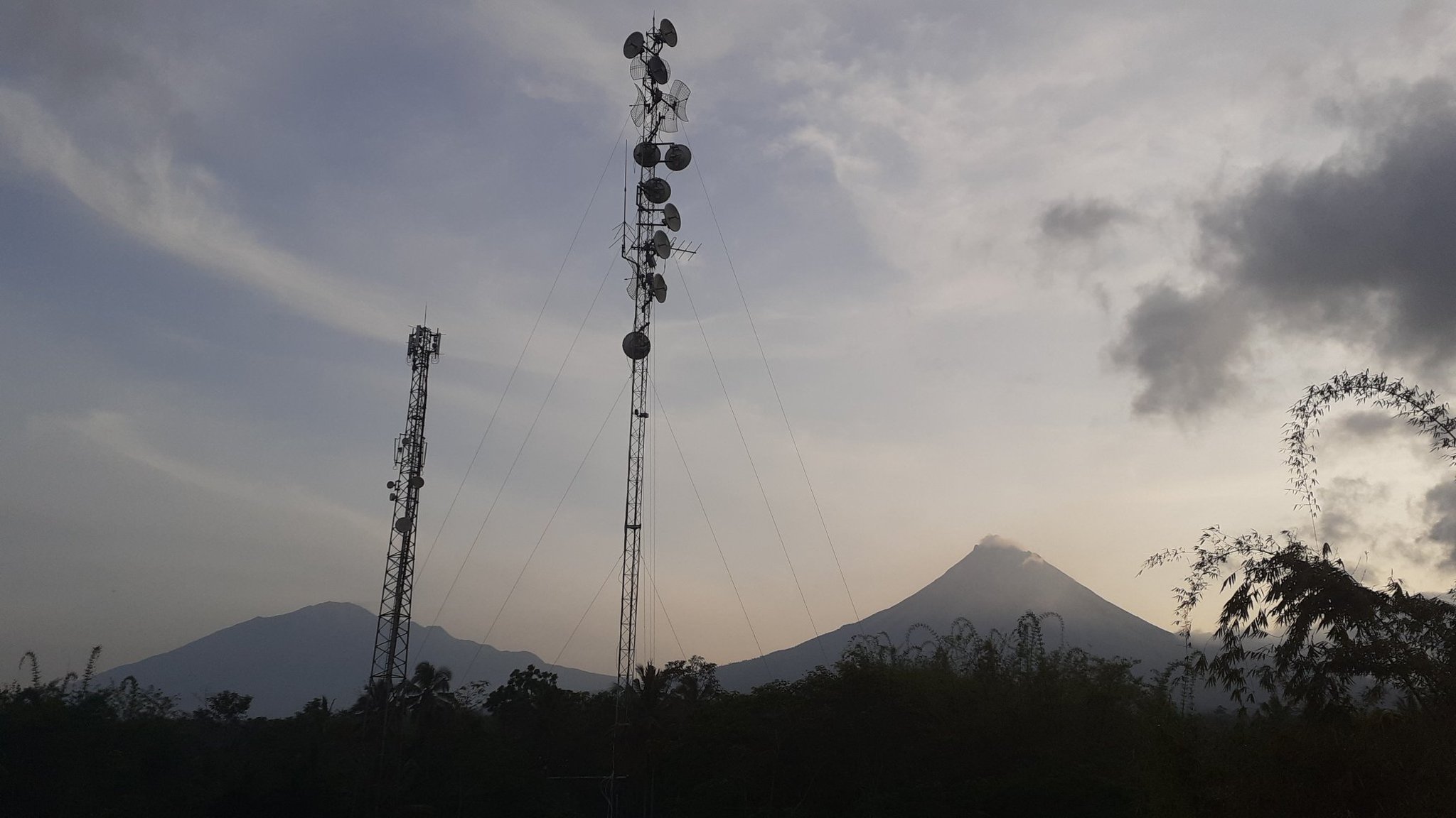 View Merapi 10 November 2020 via PGA Ngepos Srumbung Magelang (Foto: BPPTKG)