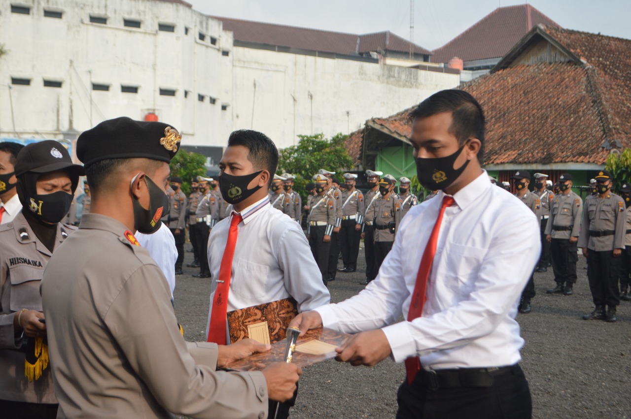 Sejumlah Personel Polres Magelang Kota Dapat Reward, Ini Prestasinya