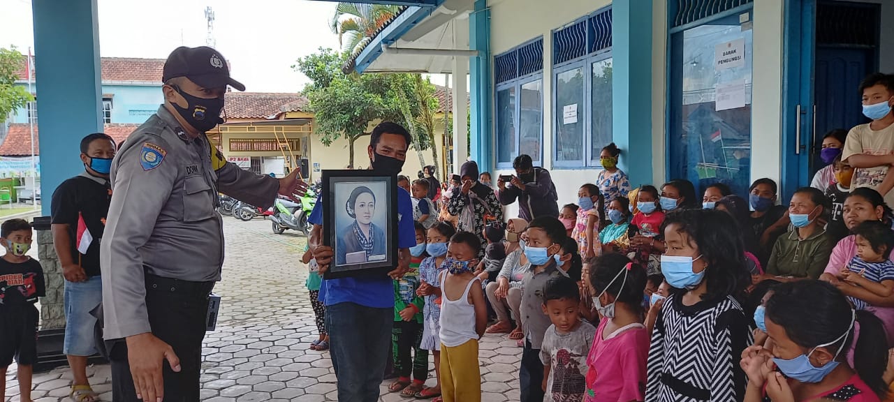 Serunya Kala Aipda Donny Hibur Pengungsi Anak Anak di Mertoyudan