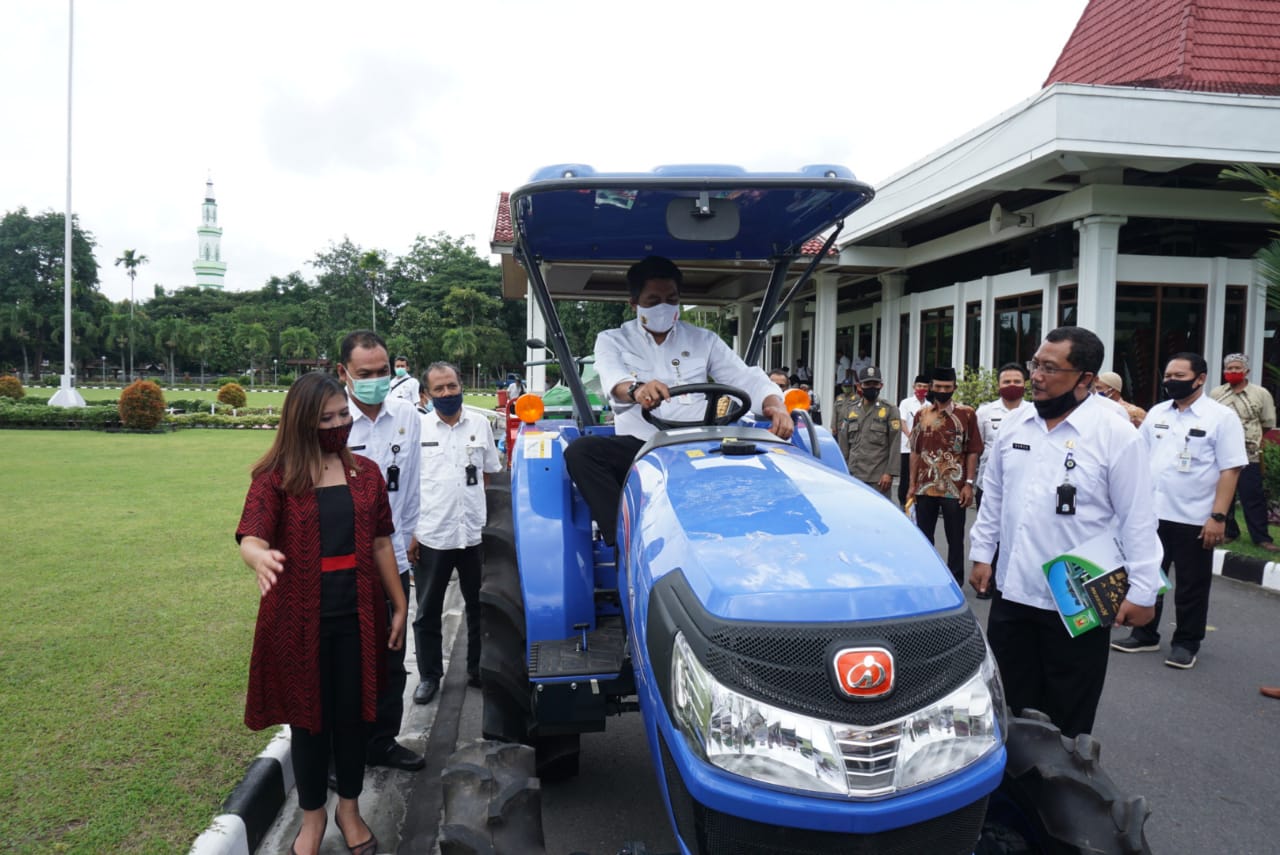Bupati Magelang dan Anggota DPR RI Salurkan Bantuan Ke Kelompok Tani