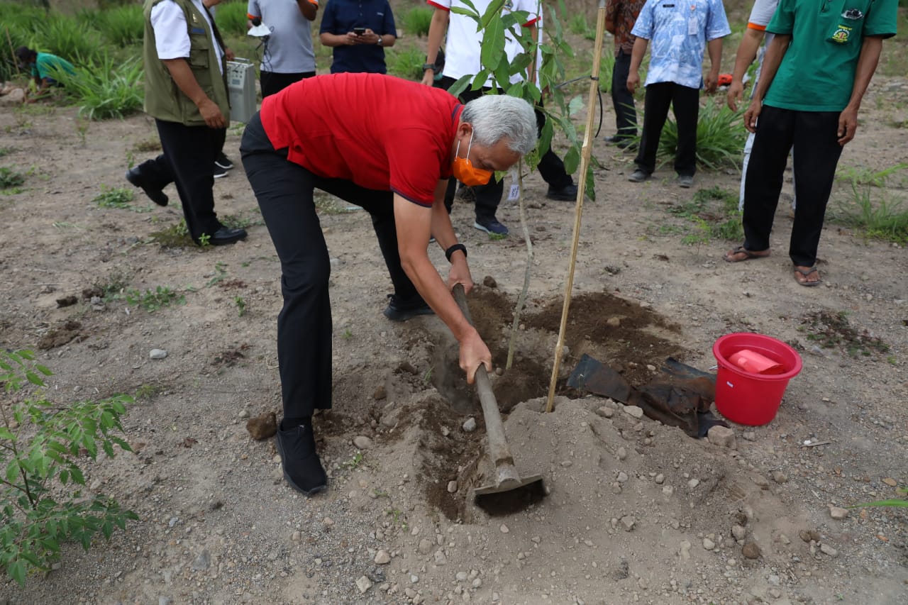 Pemulihan Lahan Bekas Tambang Pasir di Klaten, Ganjar Minta Adakan Reboisasi dan Penambangan Tidak Liar