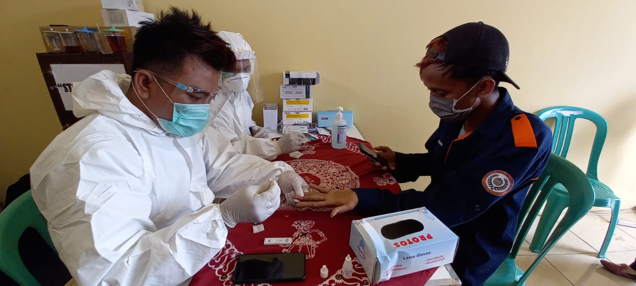 Cegah Penyebaran Covid-19 di Pengungsian, Para Relawan Jalani Rapid Test