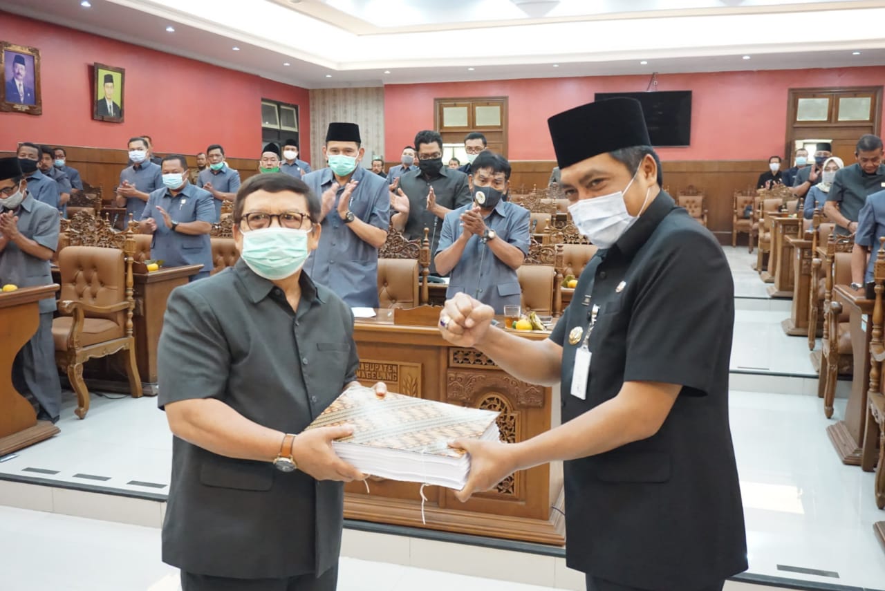 Pemkab Magelang Serahkan RAPBD Tahun 2021 Kepada DPRD