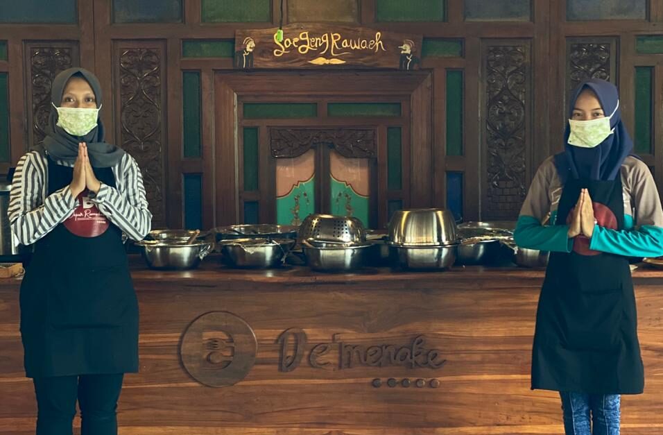 Warung De’Menake Borobudur, Sajikan Masakan Khas Jawa dengan Meja Lesung