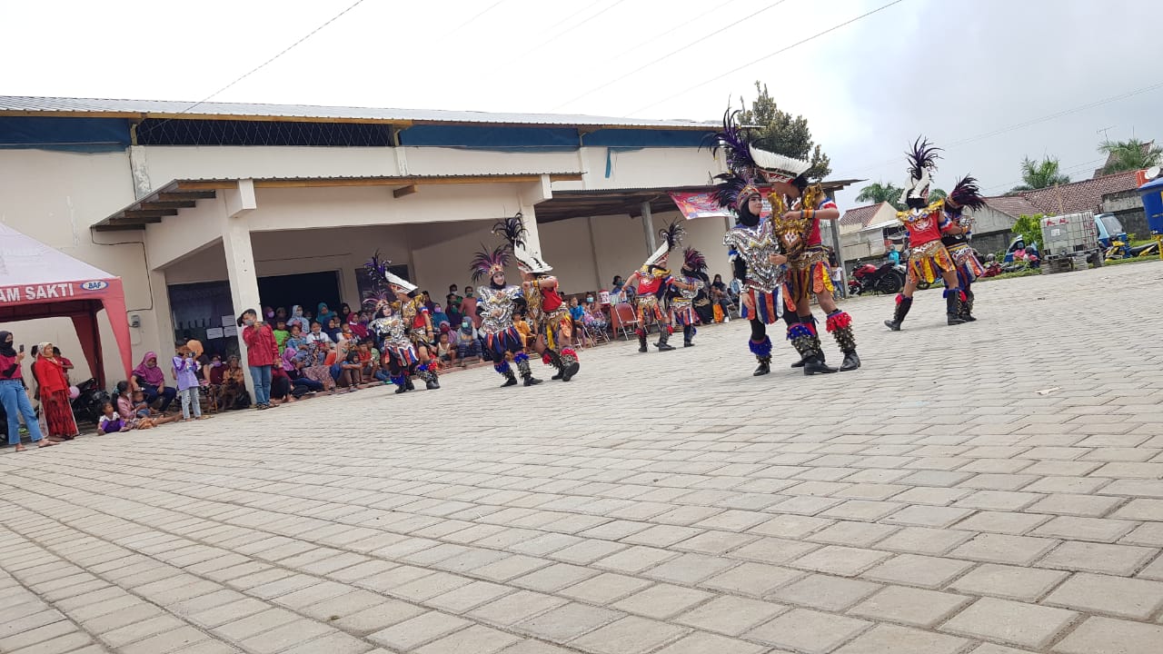 Sambangi Pengungsian di Mertoyudan, Komunitas Seni Sukma Abhinaya Beri Hiburan