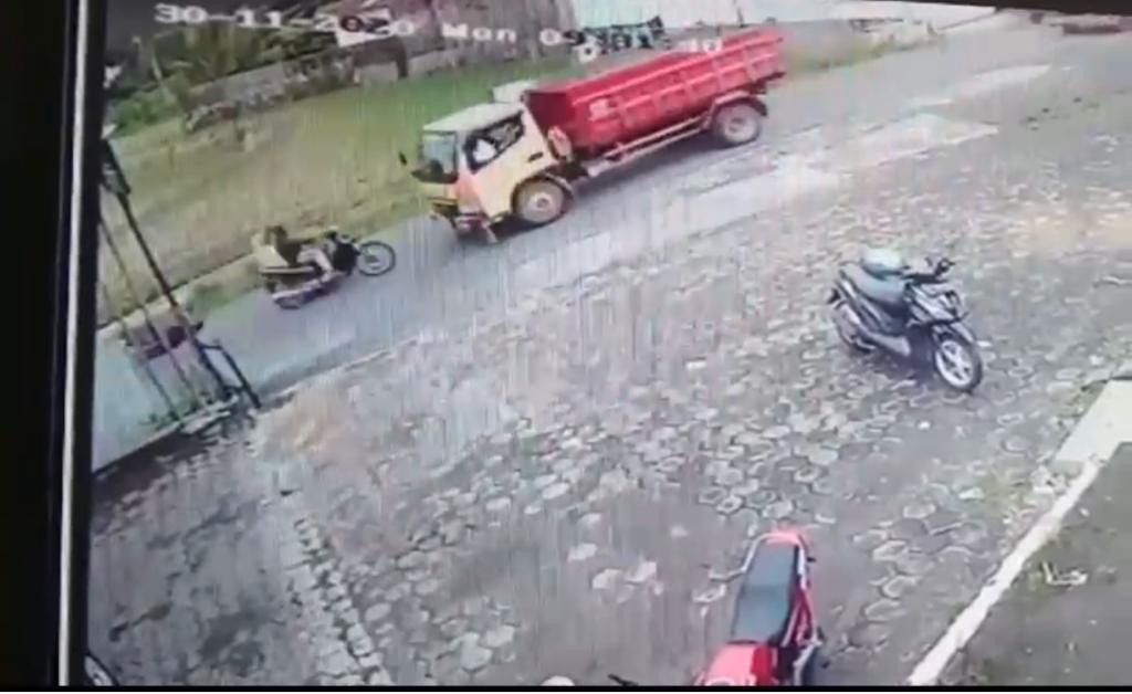 Tangkapan layar video rekaman CCTV di sekitar lokasi, Senin (30/11). (Sumber: istimewa)