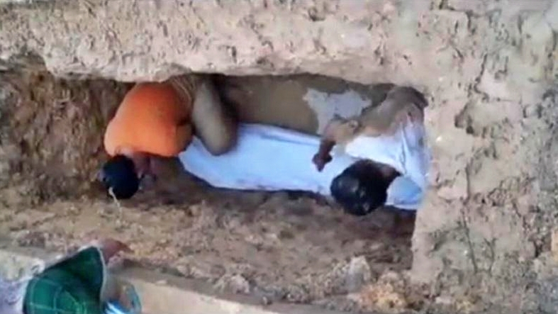 jasad ulama yang masih utuh dan wangi saat dikebumikan kembali