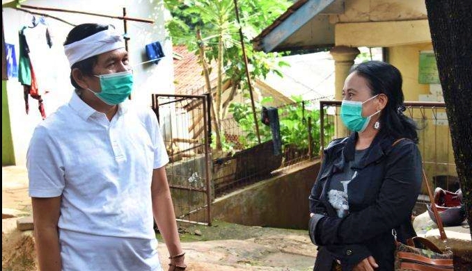 seorang ibu asal Magelang saat berbicara dengan Dedi Mulyadi di Subang Jawa Barat