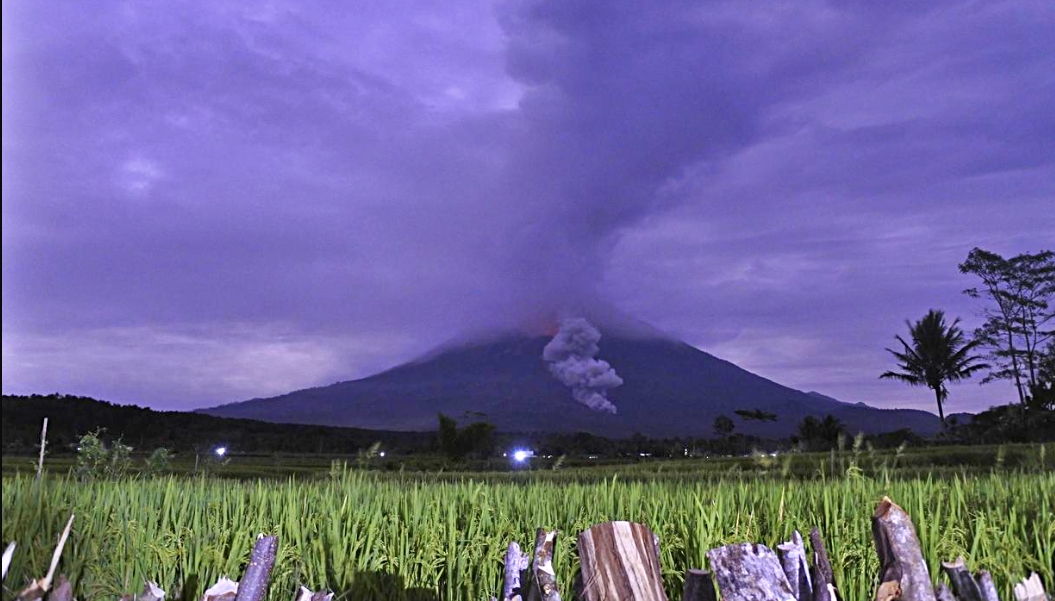 Erupsi Gunung Semeru terbaru 2020_(Foto-Internet)