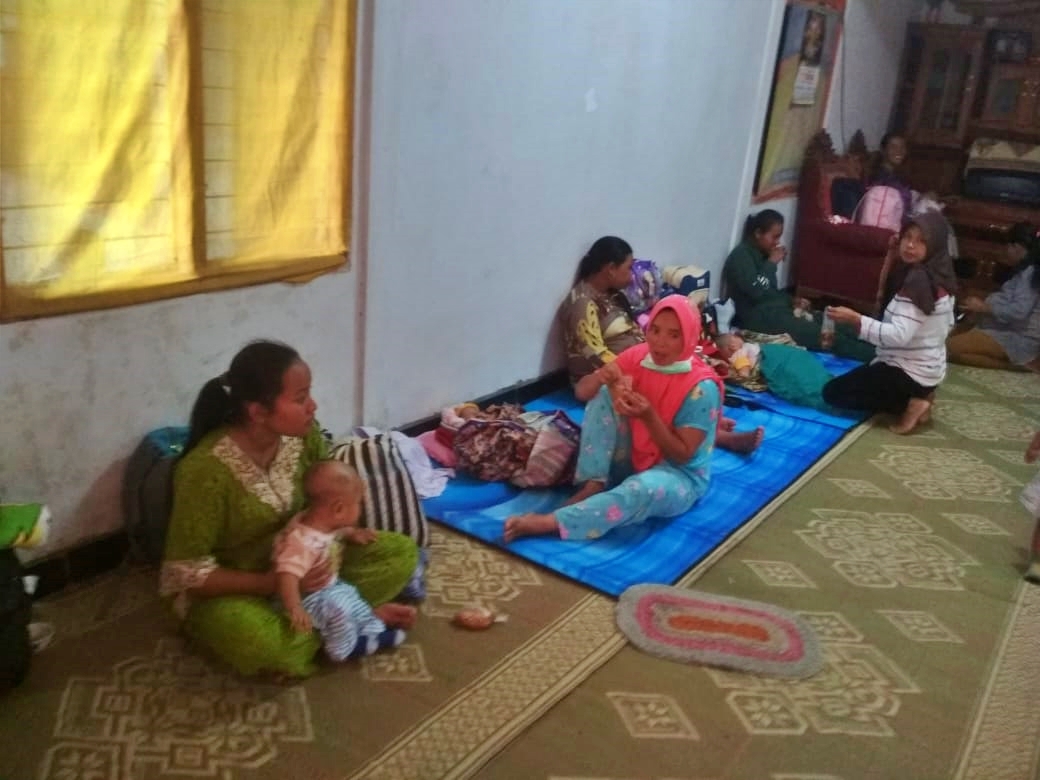 Ibu Hamil di pengungsian merapi melahirkan