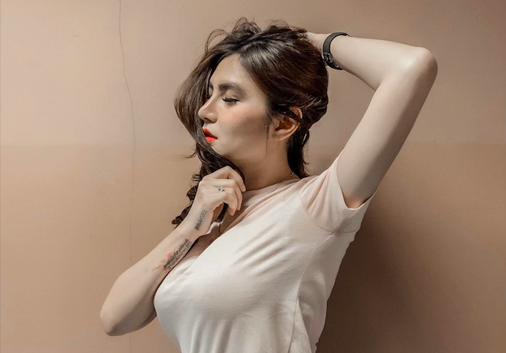 Ayol oqimga tushdi (video)