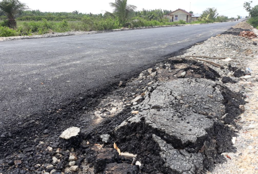 Tak Terima Jagoannya Kalah di Pemilihan Lurah, Sekelompok Orang Rusak Aspal Jalan
